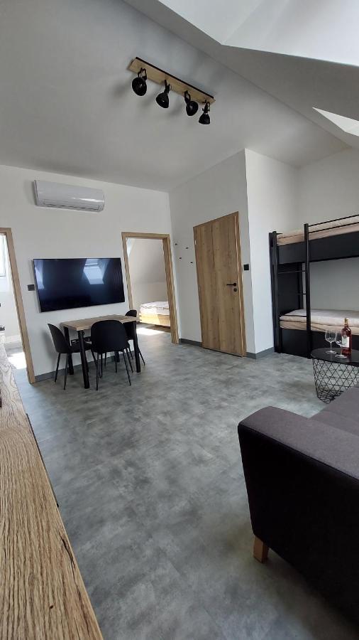 Apartman Po Schodech Nahoru Boretice Luaran gambar
